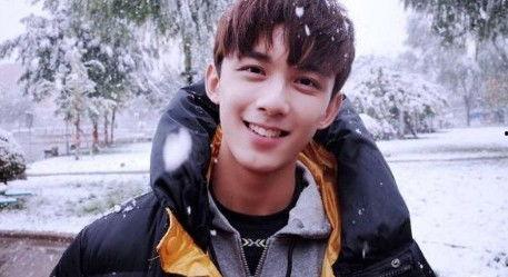 吃瓜少女张小寒吴磊视频,吃瓜少女视角下的甜蜜瞬间