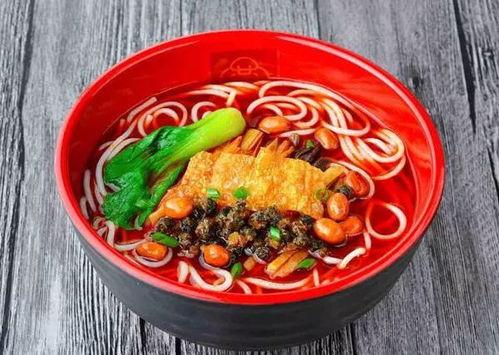 瓜妈和闺女吃螺蛳粉视频,品尝螺蛳粉美食之旅